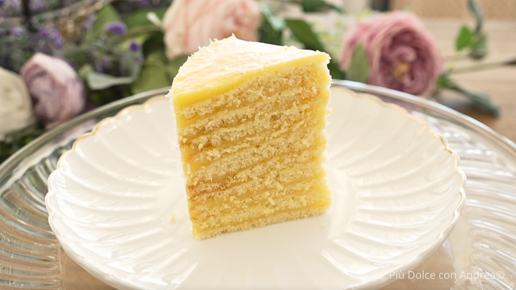 trozo de torta panqueque naranja